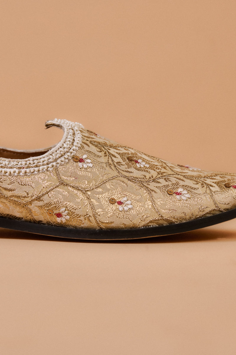 Ivory Brocade Embroidered Mojari