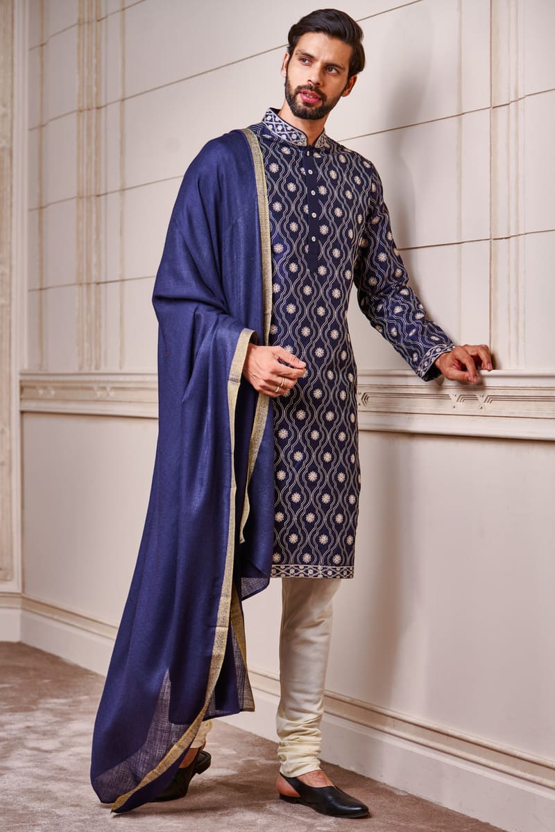 Kurta Set With All Over Thread Embroider